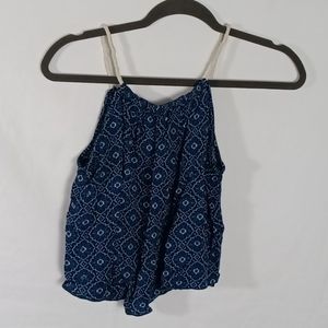 Women's cropped tank size medium